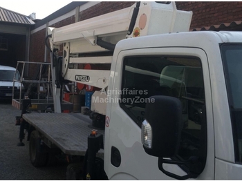 Грузовик с подъемником Isoli pnt210 jd Nissan: фото 1