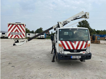 Грузовик с подъемником NISSAN