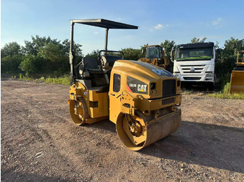 Каток CATERPILLAR CB24B