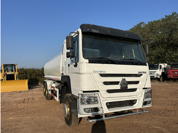 Грузовик-цистерна SINOTRUK HOWO 371 Water Tanker Truck: фото 4