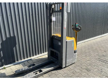 Штабелер JUNGHEINRICH EJC