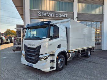 Грузовик с закрытым кузовом IVECO