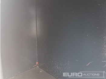 Строительное оборудование Unused Armorgard 36" Storage Box: фото 5