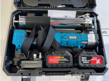 Строительное оборудование Unused Boss 21 Volt Lithium Battery Cordless Grease Gun, 2 Batteries, Case, Shoulder Strap, Extension Pieces & Fittings: фото 5