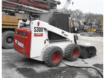 Мини-погрузчик с бортовым поворотом BOBCAT S300: фото 1