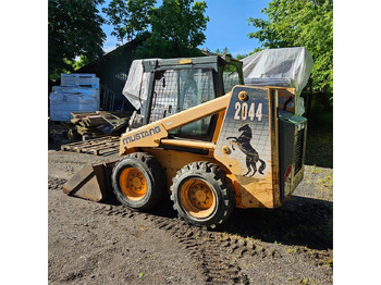 Мини-погрузчик с бортовым поворотом Bobcat Mustang 2044: фото 3