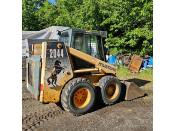 Мини-погрузчик с бортовым поворотом Bobcat Mustang 2044: фото 4