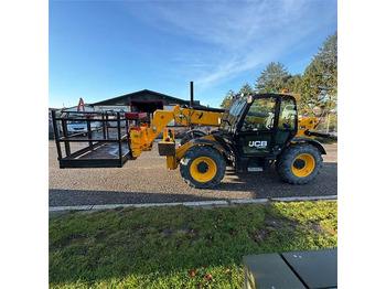 Телескопический погрузчик JCB