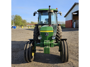 Трактор John Deere 2040: фото 2