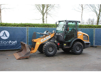 Колёсный погрузчик CASE