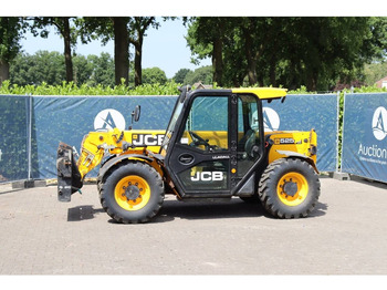 Телескопический погрузчик JCB