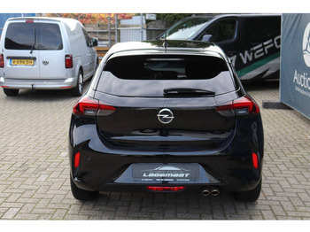 Седан Opel Corsa: фото 5