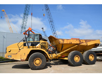 Сочленённый самосвал CATERPILLAR