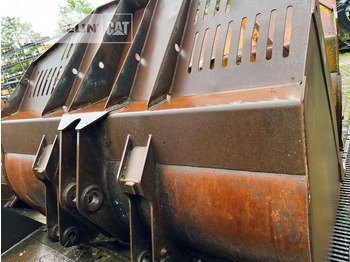 : фото в шапке страницы