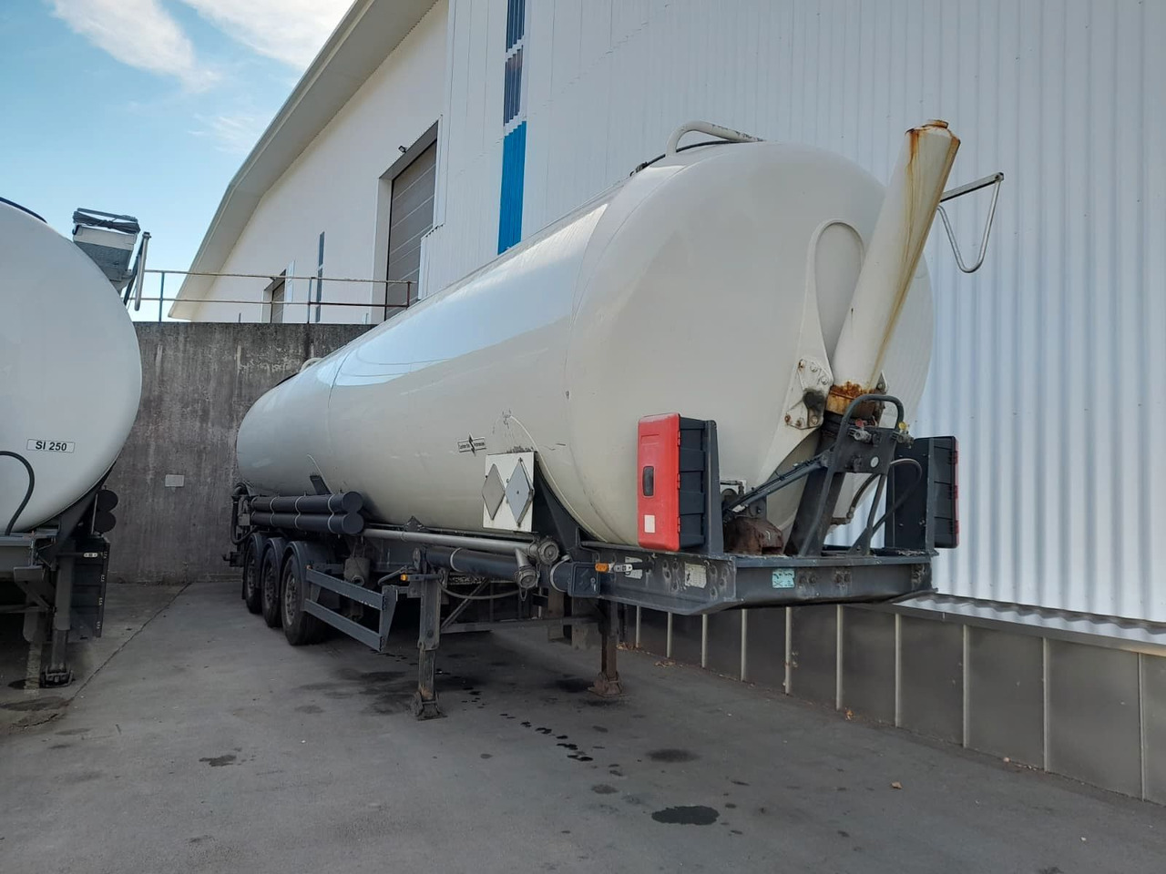 Spitzer SK 2760 CAL GGVS 60m³ Kippsilo - Полуприцеп цистерна для сыпучих грузов: фото 1 Spitzer SK 2760 CAL GGVS 60m³ Kippsilo - Полуприцеп цистерна для сыпучих грузов: фото 1