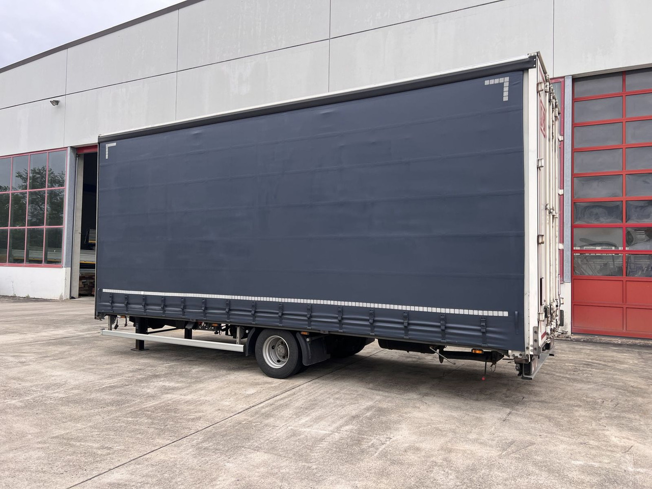 1 Achs Jumbo- Planenanhänger 10,5 t GG - Тентованный прицеп: фото 4 1 Achs Jumbo- Planenanhänger 10,5 t GG - Тентованный прицеп: фото 4