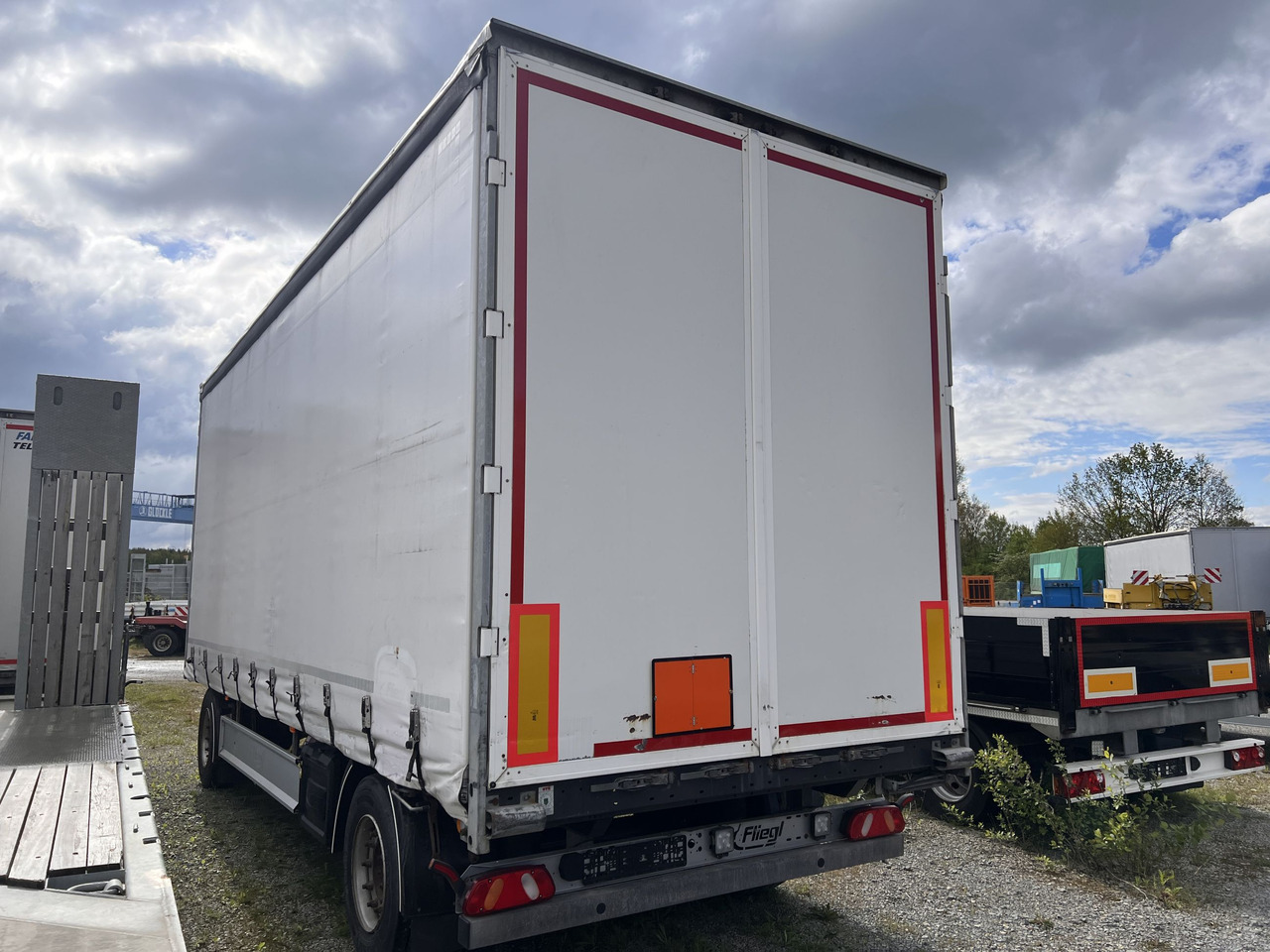 KRONE 2 Achs 2 Achs Jumbo- Planen, Mega, durchladbar - Тентованный прицеп: фото 5 KRONE 2 Achs 2 Achs Jumbo- Planen, Mega, durchladbar - Тентованный прицеп: фото 5