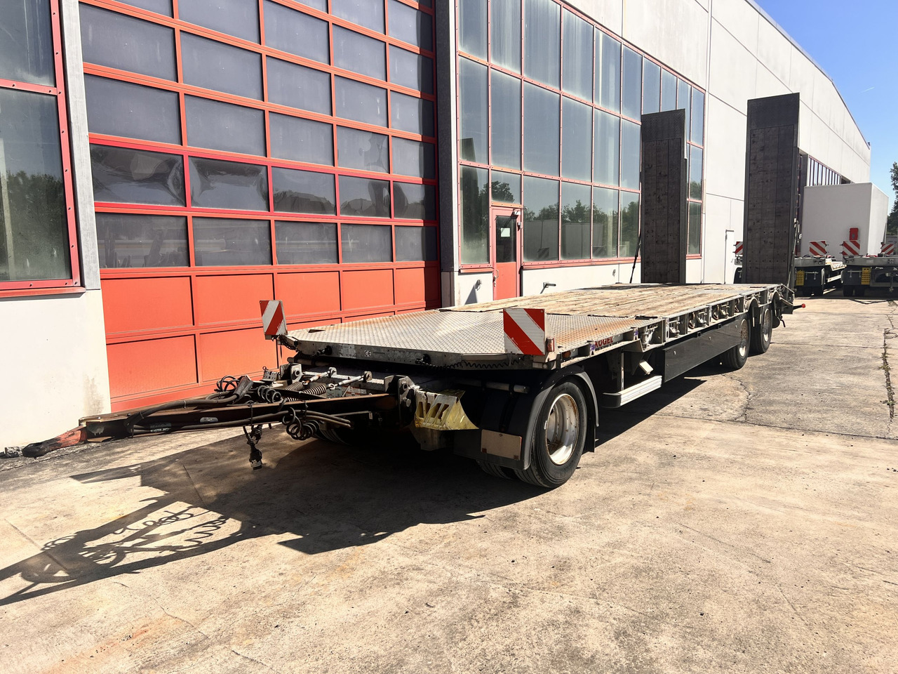 Kögel AT 30  3 Achs Tieflader 8,5 m - Низкорамный прицеп: фото 5 Kögel AT 30  3 Achs Tieflader 8,5 m - Низкорамный прицеп: фото 5