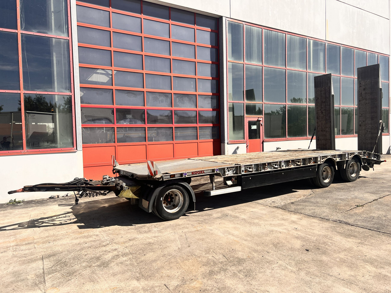 Kögel AT 30  3 Achs Tieflader 8,5 m - Низкорамный прицеп: фото 3 Kögel AT 30  3 Achs Tieflader 8,5 m - Низкорамный прицеп: фото 3