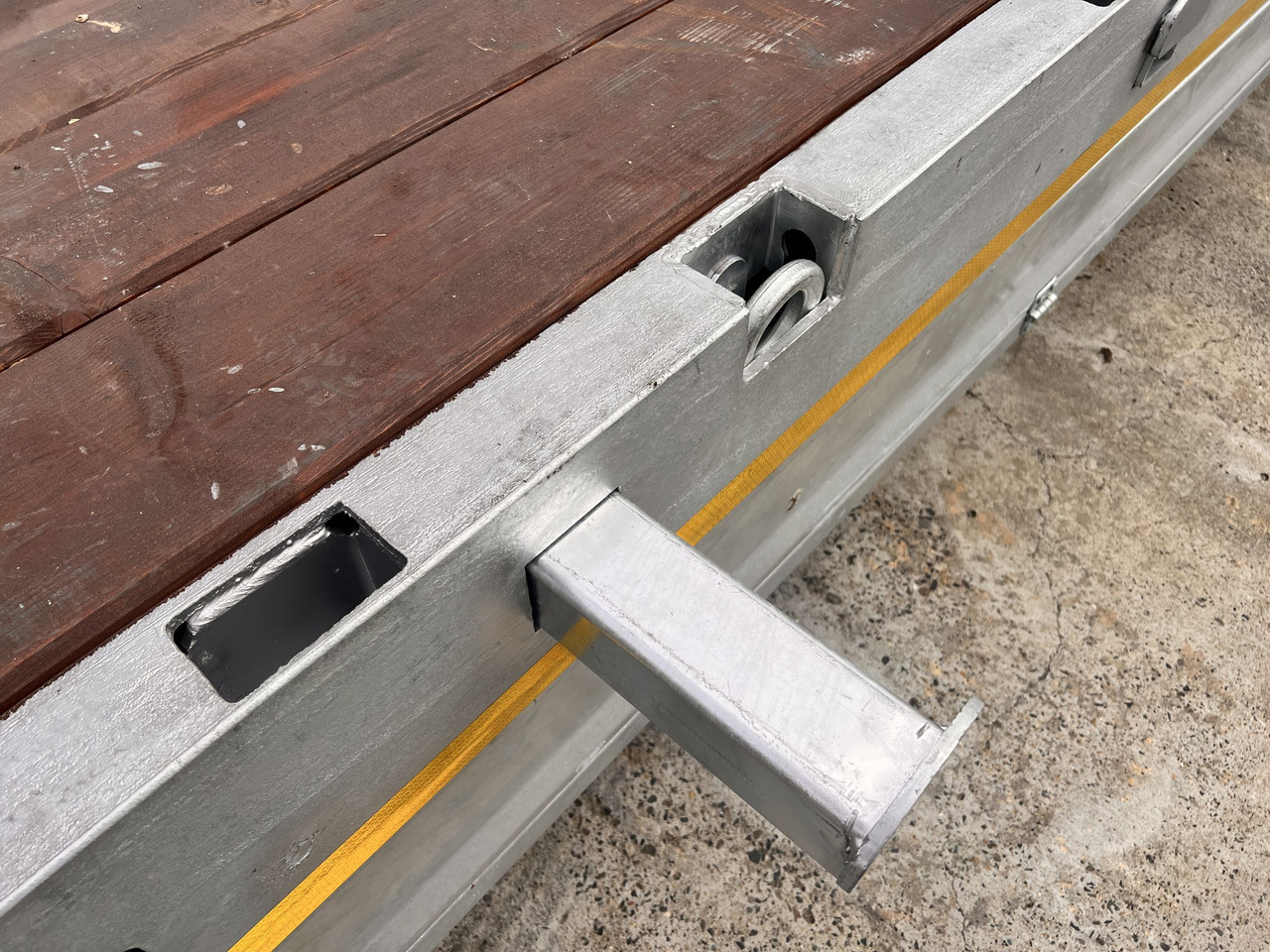 Möslein ST 3 3 Achs Satteltieflader neu - Низкорамный полуприцеп: фото 3 Möslein ST 3 3 Achs Satteltieflader neu - Низкорамный полуприцеп: фото 3