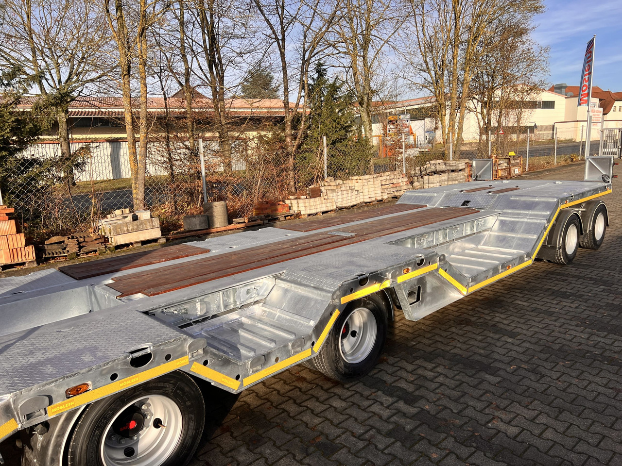 Möslein T 4 VB H1 R neuer 4 Achs Tieflader + Radmulden - Низкорамный прицеп: фото 4 Möslein T 4 VB H1 R neuer 4 Achs Tieflader + Radmulden - Низкорамный прицеп: фото 4