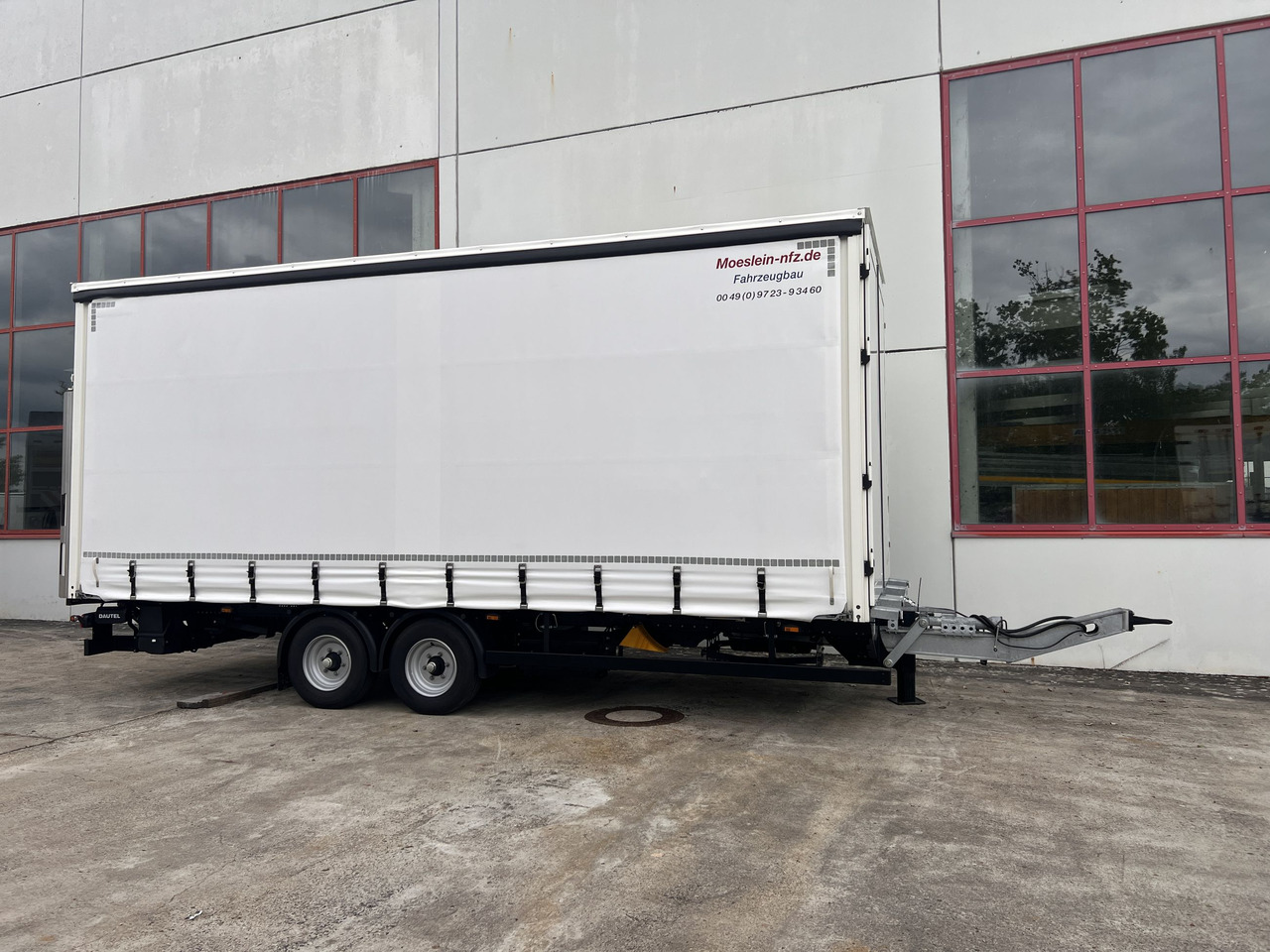 Möslein TPS 105 D-L Planenanhänger, Ladebordwand + Durchladbar neuwertig - Тентованный прицеп: фото 4 Möslein TPS 105 D-L Planenanhänger, Ladebordwand + Durchladbar neuwertig - Тентованный прицеп: фото 4