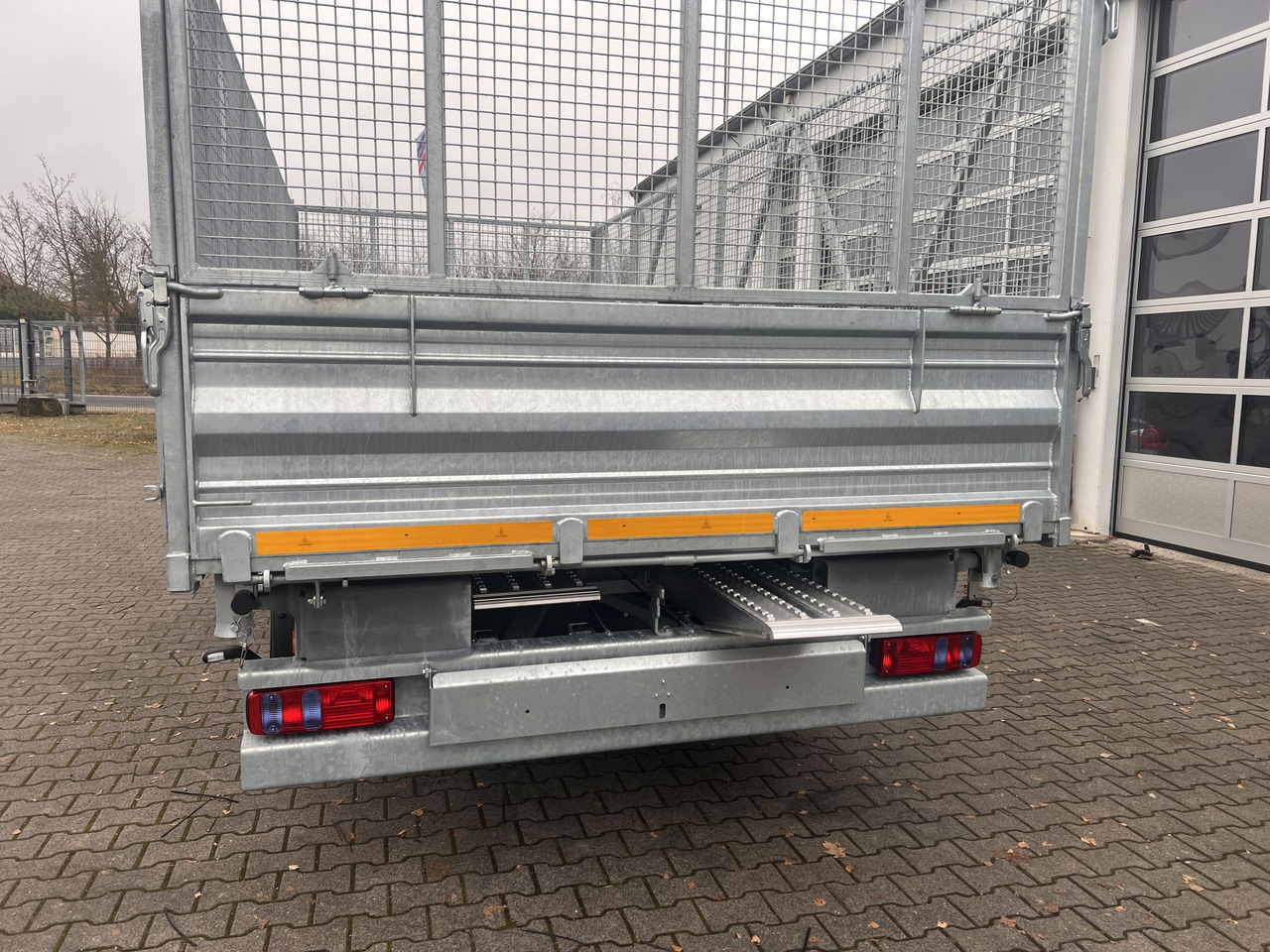 Новый Самосвальный прицеп Möslein TTD 19 AB  neuer 19 t Tandemkipper TiefladerGitteraufsatz: фото 10