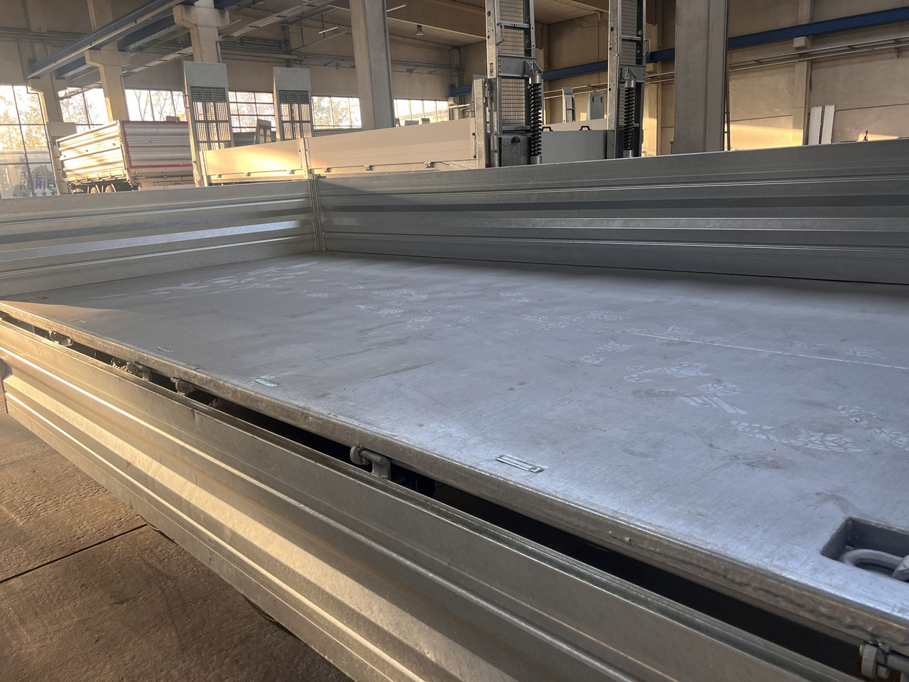 Möslein TTD 19 B neuer 19 t Tandemkipper- Tieflader - Самосвальный прицеп: фото 4 Möslein TTD 19 B neuer 19 t Tandemkipper- Tieflader - Самосвальный прицеп: фото 4