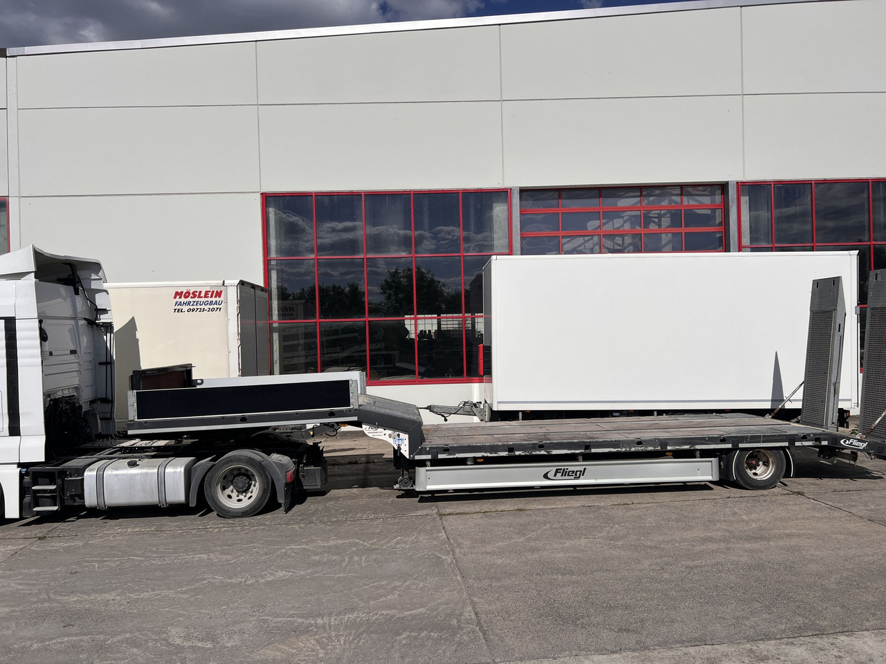 Müller Mitteltal T 1 Achs Satteltieflader - Низкорамный полуприцеп: фото 1 Müller Mitteltal T 1 Achs Satteltieflader - Низкорамный полуприцеп: фото 1