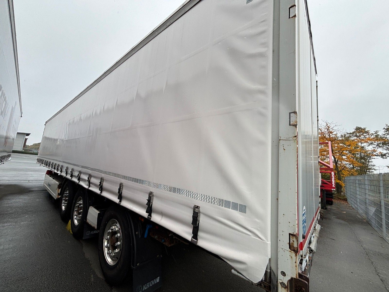 Krone SD Plane Mitnahmestapler Nachlaufachse - Тентованный полуприцеп: фото 2 Krone SD Plane Mitnahmestapler Nachlaufachse - Тентованный полуприцеп: фото 2