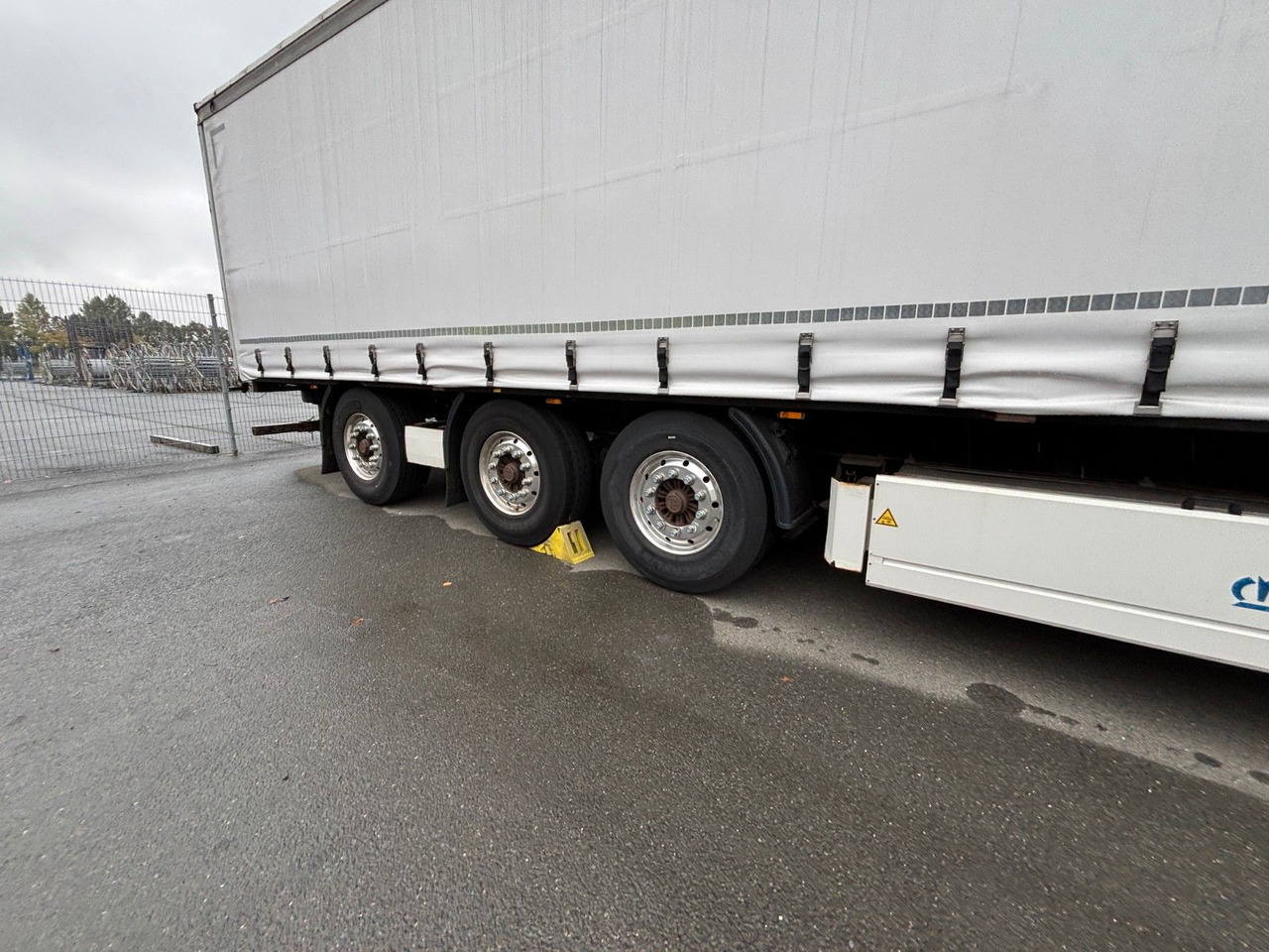 Krone SD Plane Mitnahmestapler Nachlaufachse - Тентованный полуприцеп: фото 3 Krone SD Plane Mitnahmestapler Nachlaufachse - Тентованный полуприцеп: фото 3