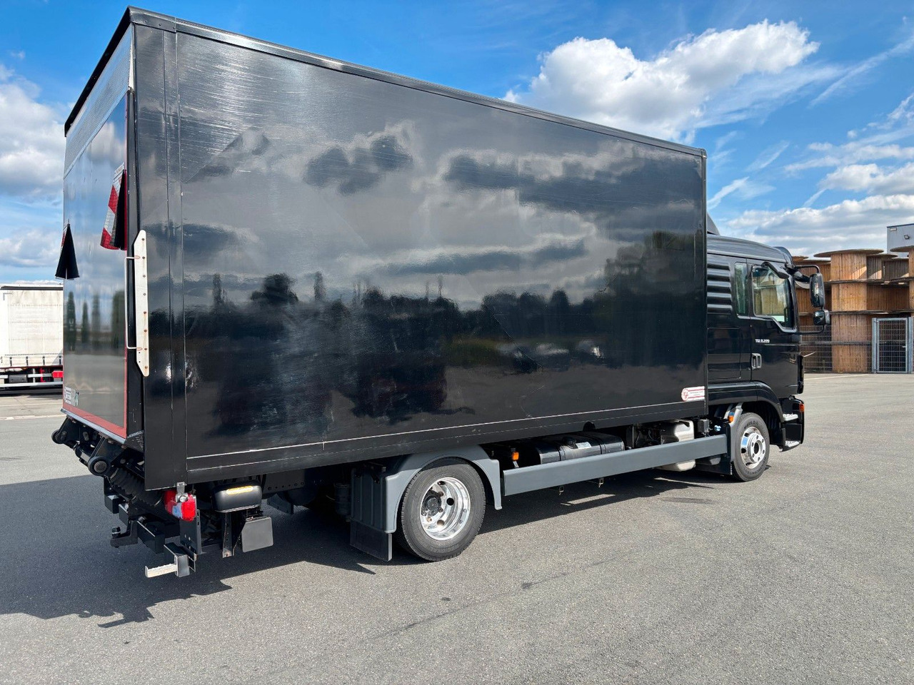 MAN TGL8.220 Koffer+LBW - Грузовик с закрытым кузовом: фото 4 MAN TGL8.220 Koffer+LBW - Грузовик с закрытым кузовом: фото 4