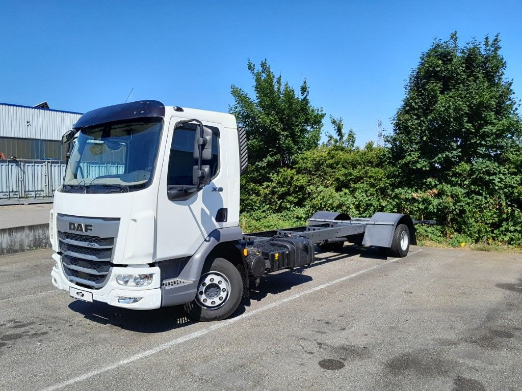 DAF FA XB 260 12t - Грузовик-шасси: фото 1 DAF FA XB 260 12t - Грузовик-шасси: фото 1