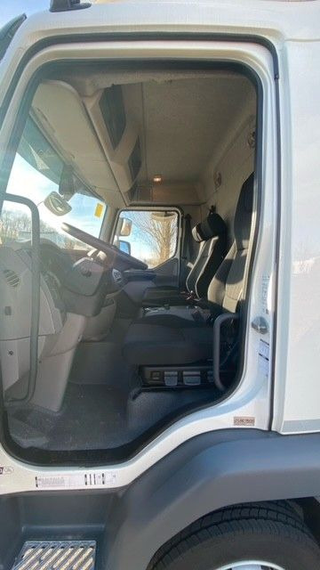 DAF LF 210 8t Pritsche-Plane LBW Tageszulassung DAF FA LF 210 08t Spier Pritsche-Plane - Тентованный грузовик: фото 5 DAF LF 210 8t Pritsche-Plane LBW Tageszulassung DAF FA LF 210 08t Spier Pritsche-Plane - Тентованный грузовик: фото 5