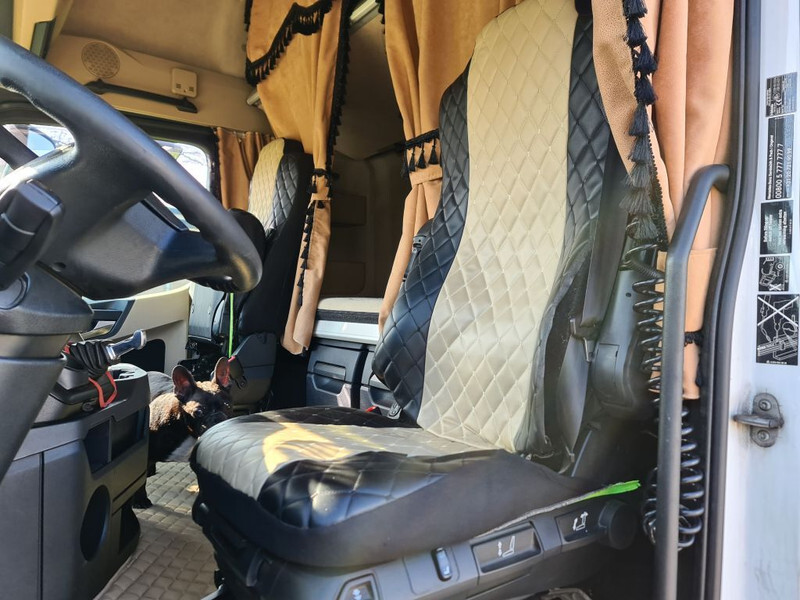Фото интерьера 2: Mercedes-Benz Actros 1942 ACTROS 1942 EURO 5 !!! в лизинг Mercedes-Benz Actros 1942 ACTROS 1942 EURO 5 !!!