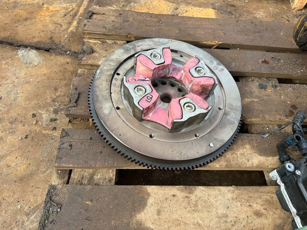 CAT 323 c7.1acert flywheel 378-4739 2009173 - Двигатель для Строительной техники: фото 1 CAT 323 c7.1acert flywheel 378-4739 2009173 - Двигатель для Строительной техники: фото 1
