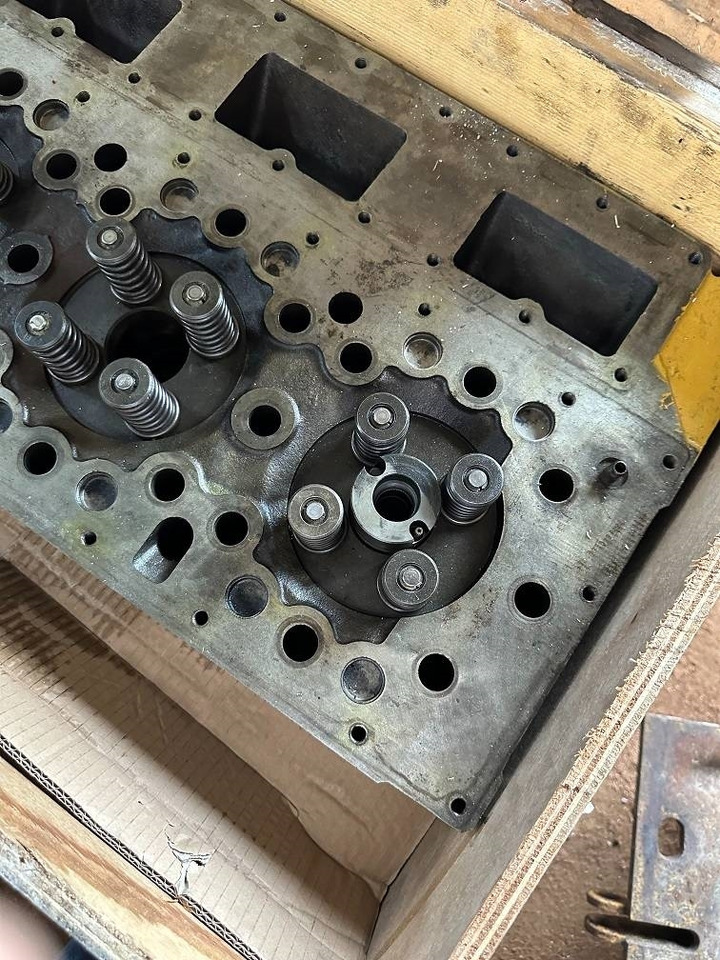 CAT 7N9532 7N-9532 cylinder head - Двигатель для Строительной техники: фото 2 CAT 7N9532 7N-9532 cylinder head - Двигатель для Строительной техники: фото 2