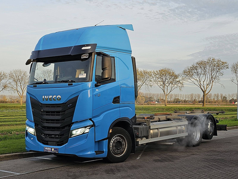 Iveco S-WAY AS260S46 6x2*4 LNG GAS - Грузовик-контейнеровоз/ Сменный кузов: фото 2 Iveco S-WAY AS260S46 6x2*4 LNG GAS - Грузовик-контейнеровоз/ Сменный кузов: фото 2