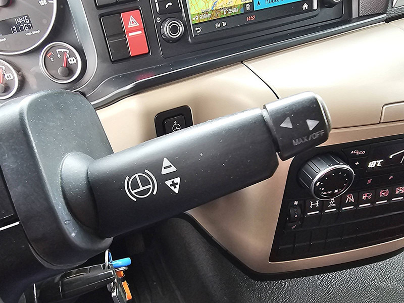 Грузовик с закрытым кузовом MAN 12.290 TGM 1 BED LIFT 54 TKM: фото 14