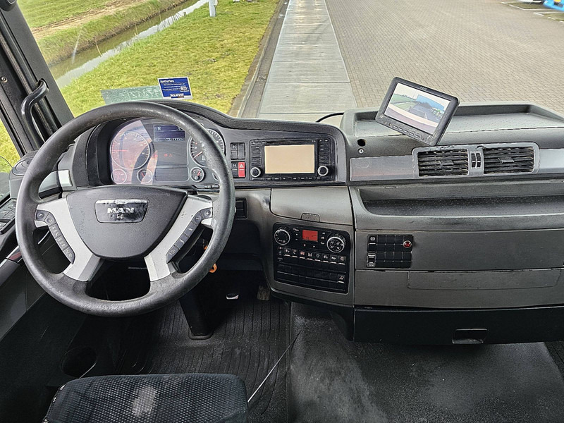 Фото интерьера 1: Самосвал MAN 33.540 TGX 6X4 TIPPER TRACTOR