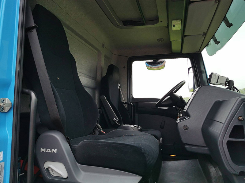 Фото интерьера 1: Грузовик с закрытым кузовом, Электрогрузовик MAN EMOSS E-TRUCK 160KWH ELECTRIC