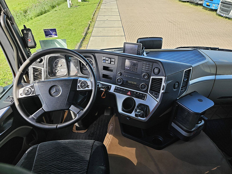 Фото интерьера 1: Mercedes-Benz ACTROS 3251 8X2 HIAB HOOKLIFT в лизинг Mercedes-Benz ACTROS 3251 8X2 HIAB HOOKLIFT