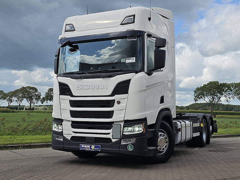Scania R450 6x2*4 - Грузовик-контейнеровоз/ Сменный кузов: фото 1 Scania R450 6x2*4 - Грузовик-контейнеровоз/ Сменный кузов: фото 1