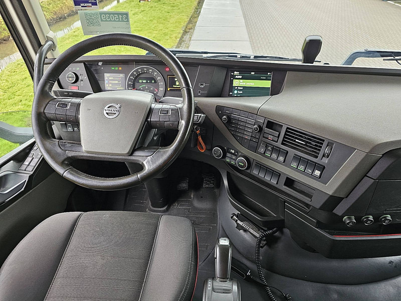 Фото интерьера 1: Тягач Volvo FH 460 ALCOA'S I-SEE ACC Фото интерьера 1: Тягач Volvo FH 460 ALCOA'S I-SEE ACC