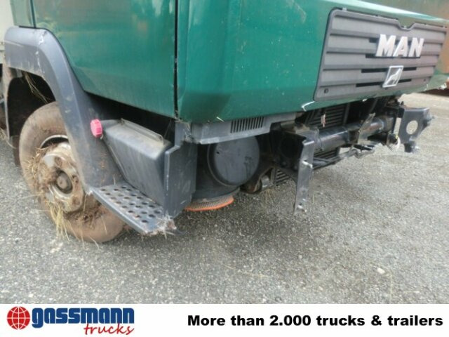 MAN L33 8.180 C 4x2, Unfallfahrzeug mit - Грузовик с закрытым кузовом: фото 4 MAN L33 8.180 C 4x2, Unfallfahrzeug mit - Грузовик с закрытым кузовом: фото 4