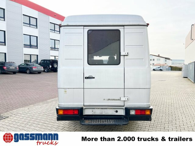 Грузовик с закрытым кузовом Mercedes-Benz 711 D-KA 4x2, Standklima, 11-Sitze, 2 x on stock: фото 14