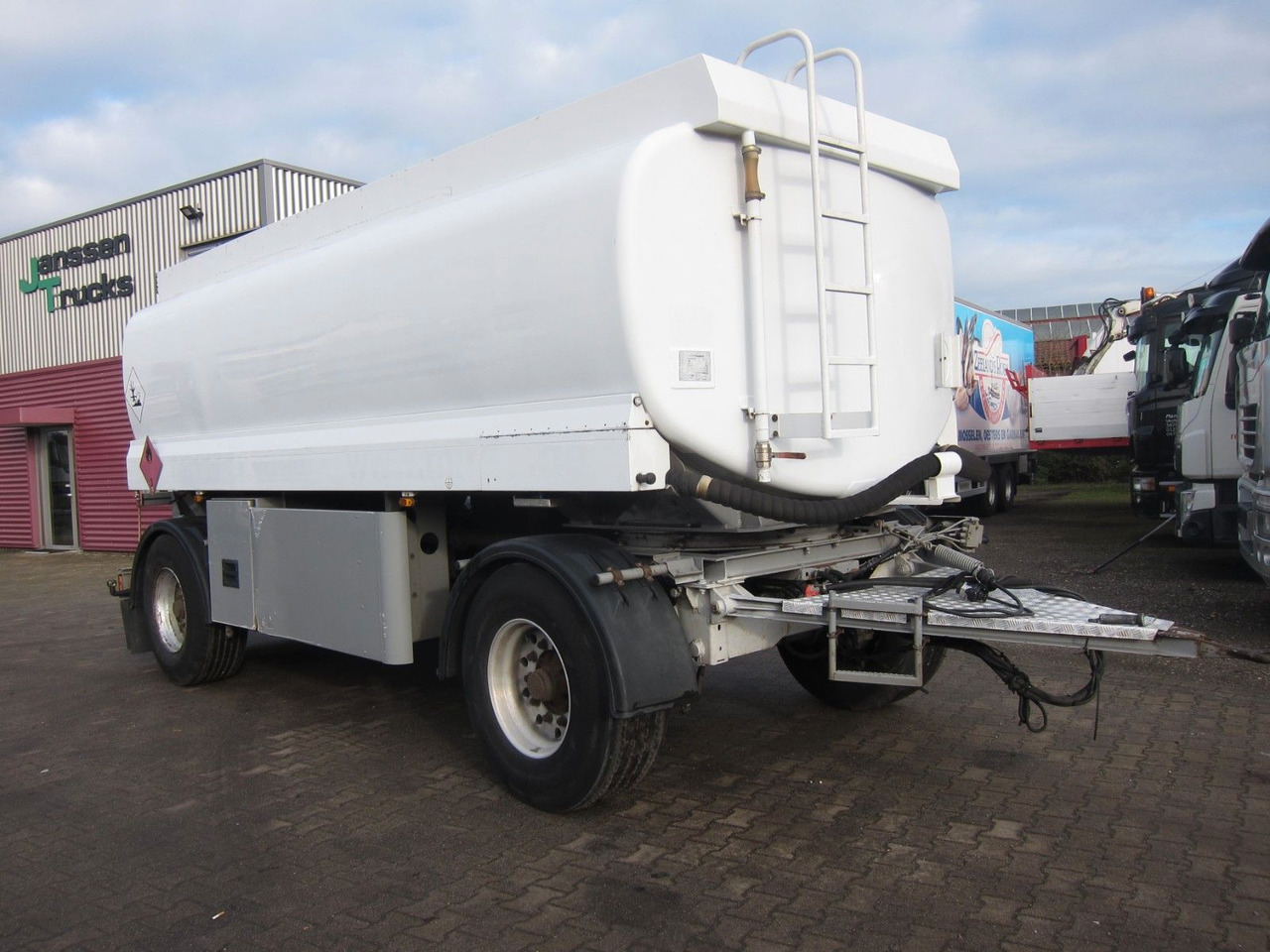 Lindner & Fischer 18400ltr 3 Kammern Oben-Unten - Прицеп-цистерна: фото 1 Lindner & Fischer 18400ltr 3 Kammern Oben-Unten - Прицеп-цистерна: фото 1