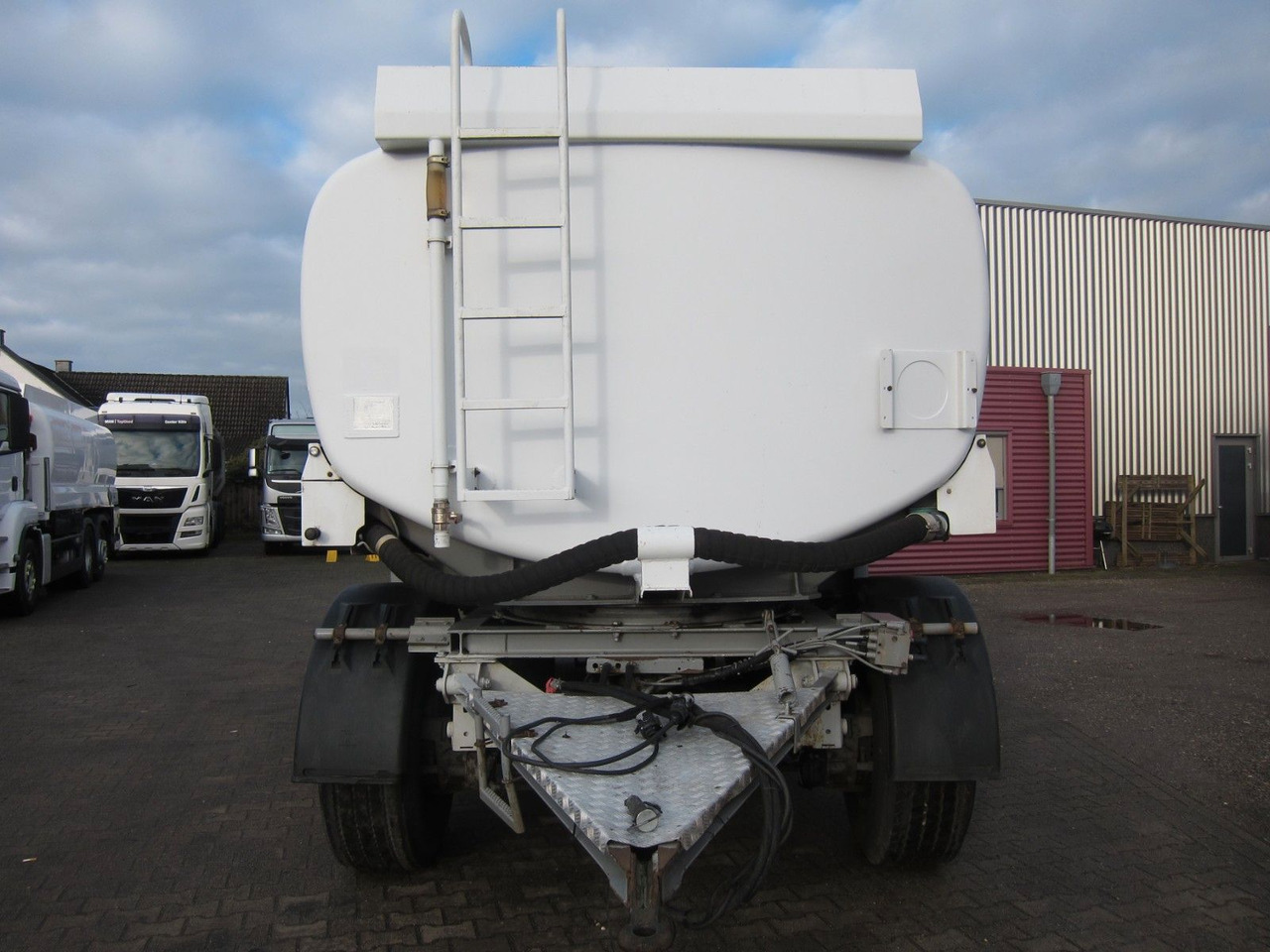 Lindner & Fischer 18400ltr 3 Kammern Oben-Unten - Прицеп-цистерна: фото 2 Lindner & Fischer 18400ltr 3 Kammern Oben-Unten - Прицеп-цистерна: фото 2