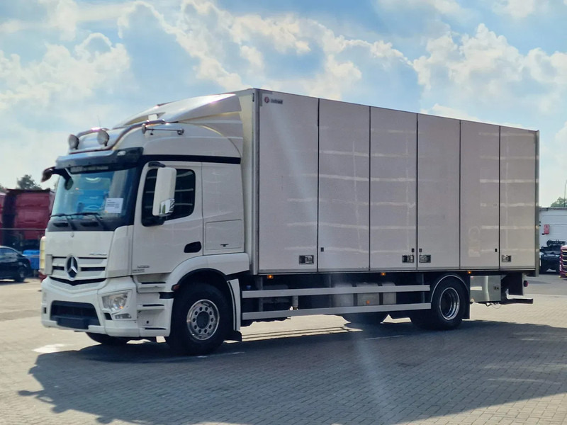 Mercedes-Benz Actros 1833 4x2 - Box with sidedoors - Loadlift - Sleeper cab - Full air - 5.80WB - Грузовик с закрытым кузовом: фото 3 Mercedes-Benz Actros 1833 4x2 - Box with sidedoors - Loadlift - Sleeper cab - Full air - 5.80WB - Грузовик с закрытым кузовом: фото 3