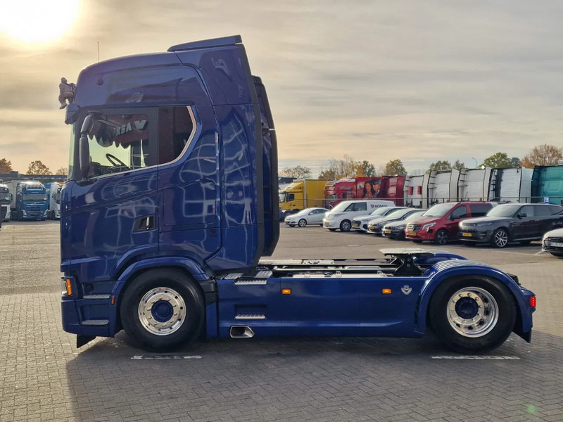 Scania 660S V8 NGS Highline 4x2 - Full spec - Retarder - Night Clima - Leather - Led - Full air - New Dashboard - Тягач: фото 4 Scania 660S V8 NGS Highline 4x2 - Full spec - Retarder - Night Clima - Leather - Led - Full air - New Dashboard - Тягач: фото 4